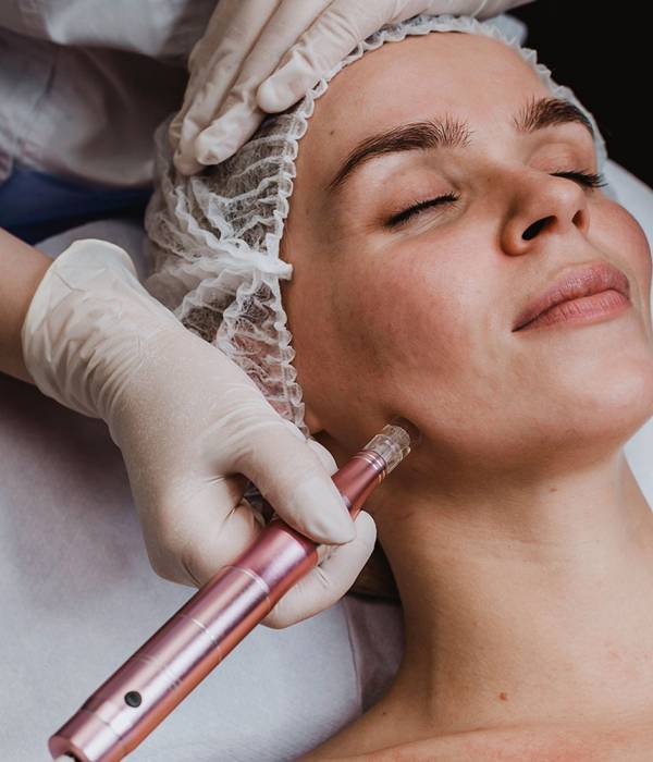 cosmetologist-doing-laser-facelifting-procedure-in-beauty-clinic.jpg